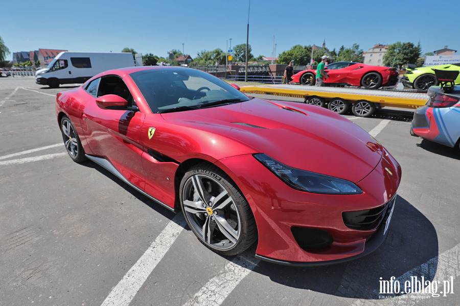 Lamborghini i Ferrari na Dniach Elbl�ga. Charytatywne przeja�d�ki superautami, fot. 5