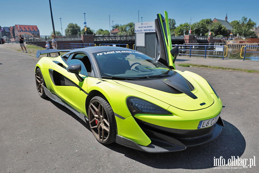 Lamborghini i Ferrari na Dniach Elbl�ga. Charytatywne przeja�d�ki superautami, fot. 8