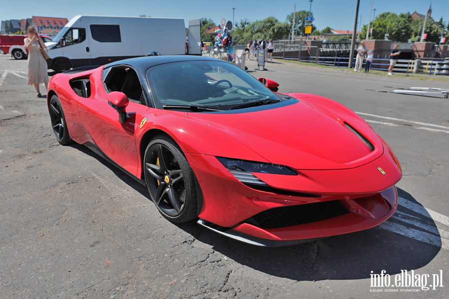 Lamborghini i Ferrari na Dniach Elbl�ga. Charytatywne przeja�d�ki superautami, fot. 10