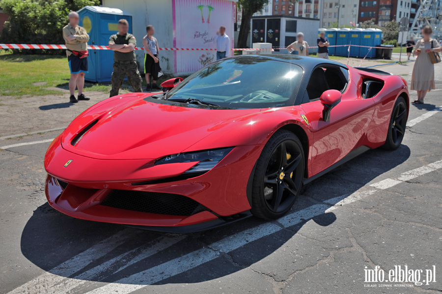 Lamborghini i Ferrari na Dniach Elbl�ga. Charytatywne przeja�d�ki superautami, fot. 11