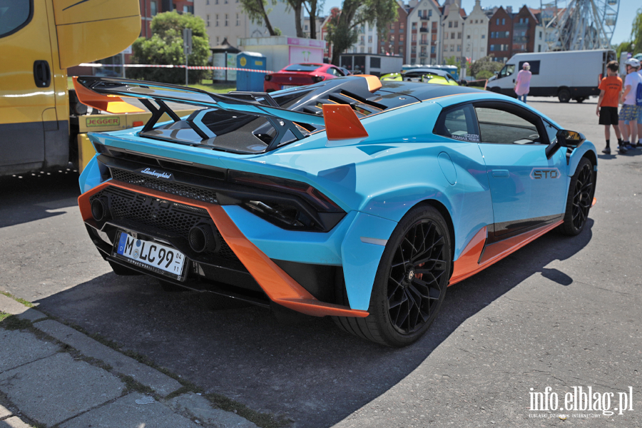 Lamborghini i Ferrari na Dniach Elbl�ga. Charytatywne przeja�d�ki superautami, fot. 18