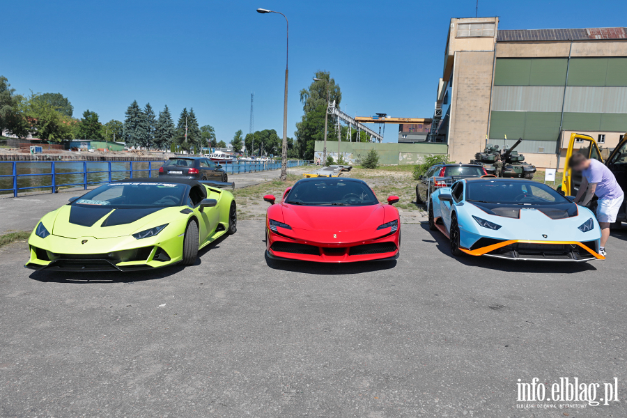 Lamborghini i Ferrari na Dniach Elbl�ga. Charytatywne przeja�d�ki superautami, fot. 19