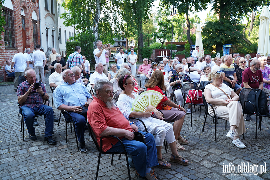 Spotkanie otwarte Andrzeja �liwki - go�� specjalny dr nauk prawnych Oskar Kida, fot. 6