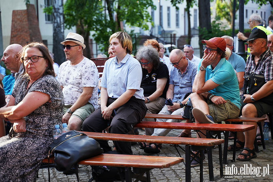 Spotkanie otwarte Andrzeja �liwki - go�� specjalny dr nauk prawnych Oskar Kida, fot. 22