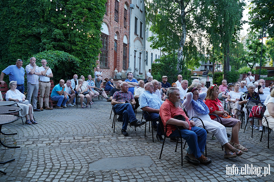 Spotkanie otwarte Andrzeja �liwki - go�� specjalny dr nauk prawnych Oskar Kida