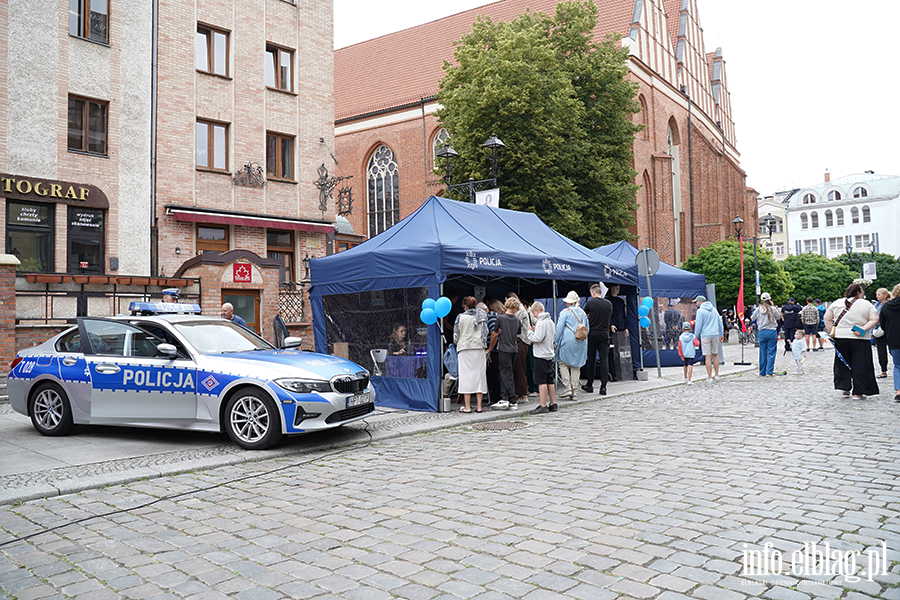 �wi�to Policji, fot. 100