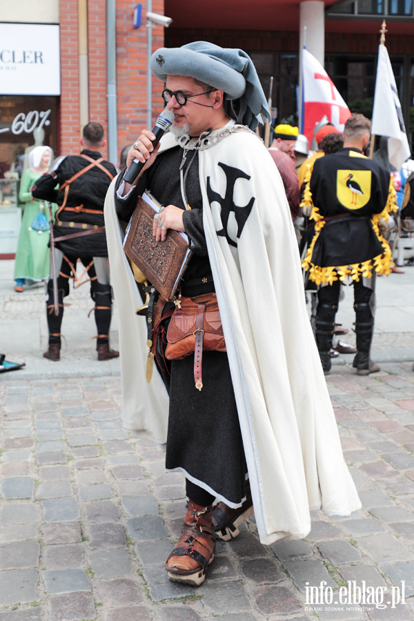 Elbl�g cofn�� si� do 1410 roku. Widowiskowa inscenizacja przed Ratuszem Staromiejskim , fot. 2