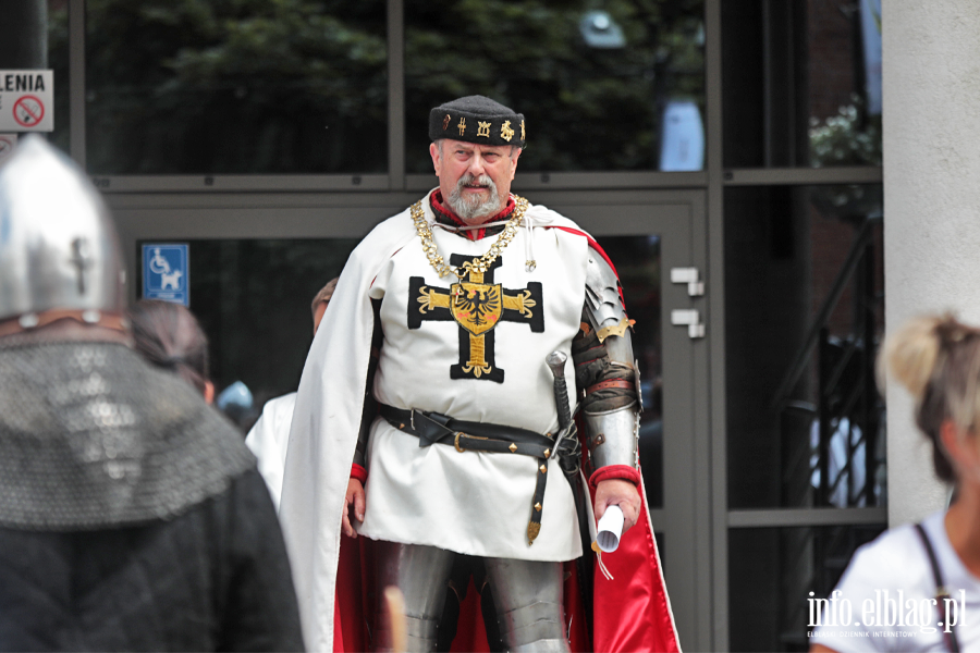 Elbl�g cofn�� si� do 1410 roku. Widowiskowa inscenizacja przed Ratuszem Staromiejskim , fot. 5
