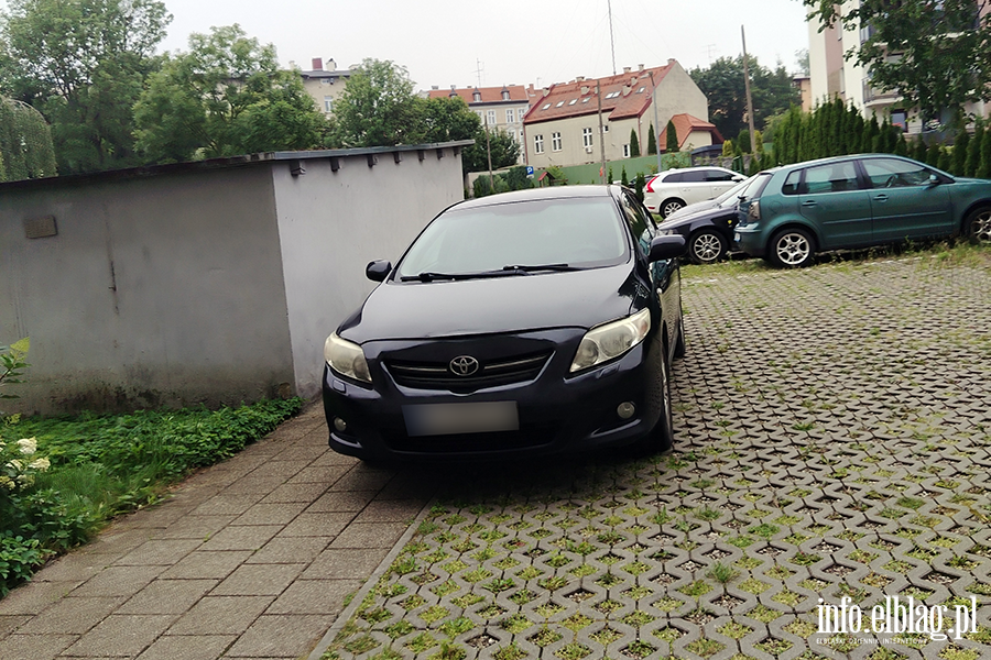 Mistrzowie Parkowania w Elbl�gu (cz�� 490), fot. 5