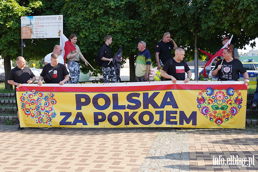 Grzegorz Braun i marsz Polska za Pokojem w Elbl�gu, fot. 1