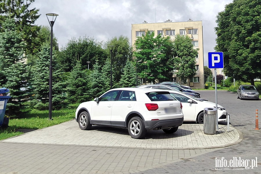 Mistrzowie Parkowania w Elbl�gu (cz�� 493), fot. 2