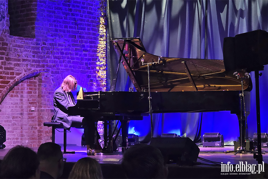Fina�owy wiecz�r XII Festiwalu Jazzbl�g. Leszek Mo�d�er na scenie , fot. 7