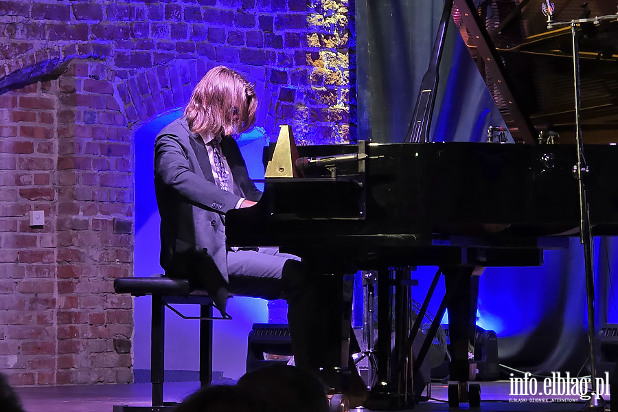 Fina�owy wiecz�r XII Festiwalu Jazzbl�g. Leszek Mo�d�er na scenie , fot. 9