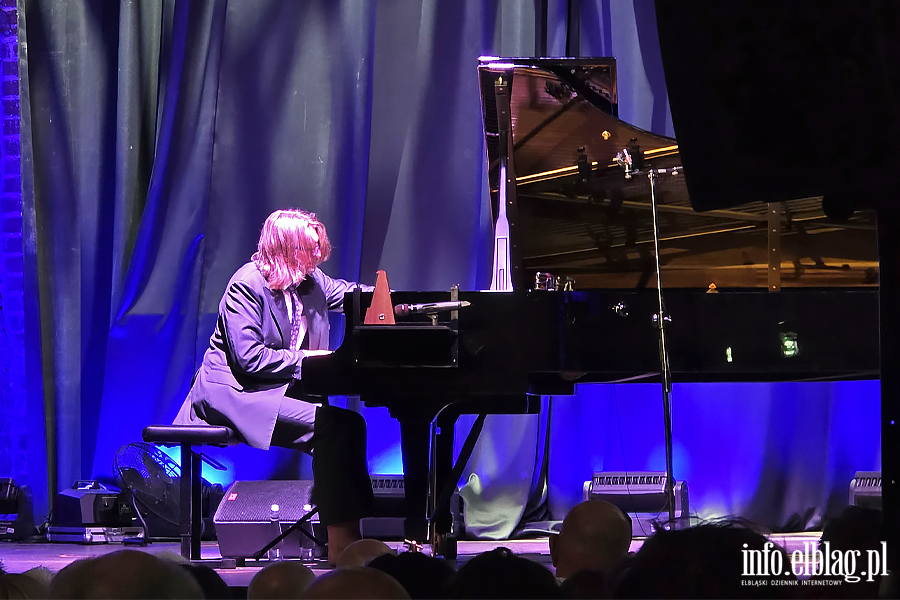 Fina�owy wiecz�r XII Festiwalu Jazzbl�g. Leszek Mo�d�er na scenie , fot. 11