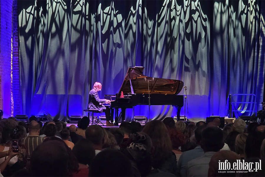 Fina�owy wiecz�r XII Festiwalu Jazzbl�g. Leszek Mo�d�er na scenie , fot. 16