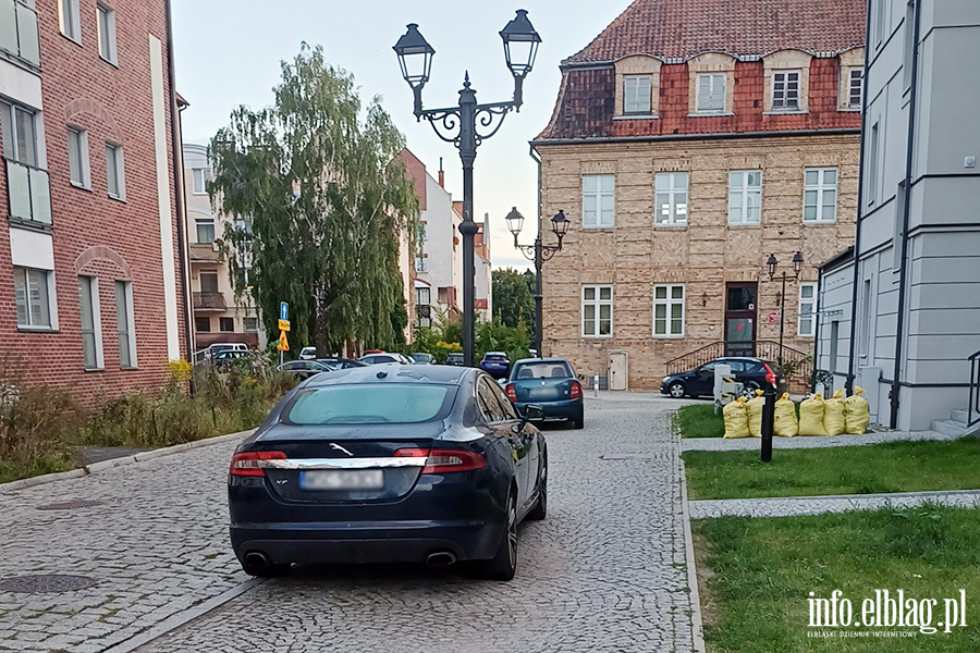 Mistrzowie Parkowania w Elbl�gu (cz�� 501), fot. 1
