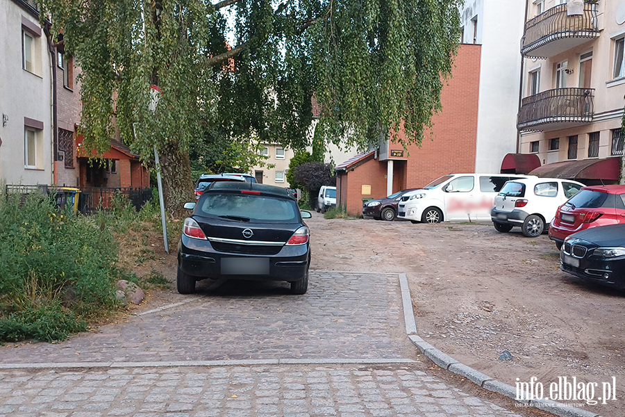 Mistrzowie Parkowania w Elbl�gu (cz�� 501), fot. 2