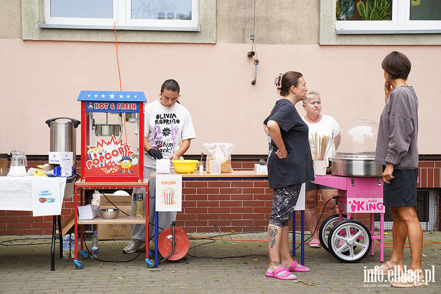 Gra w klasy, gum� i wsp�lna zabawa. Piknik na Zatorzu, fot. 1