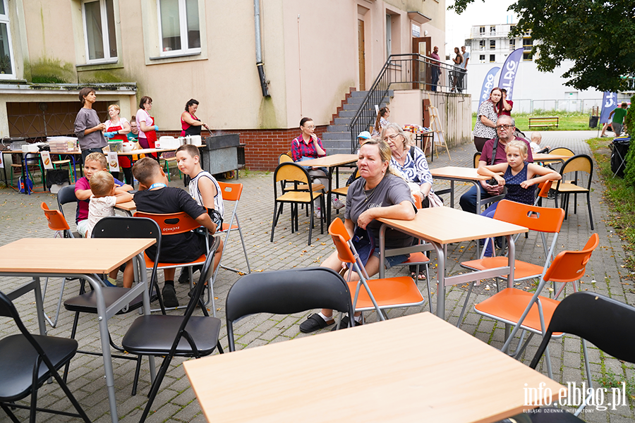 Gra w klasy, gum� i wsp�lna zabawa. Piknik na Zatorzu, fot. 8