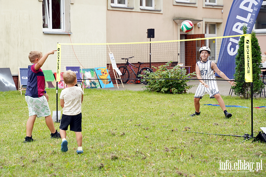 Gra w klasy, gum� i wsp�lna zabawa. Piknik na Zatorzu, fot. 12