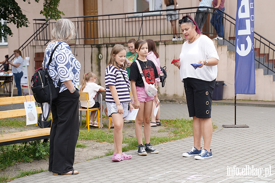 Gra w klasy, gum� i wsp�lna zabawa. Piknik na Zatorzu, fot. 13