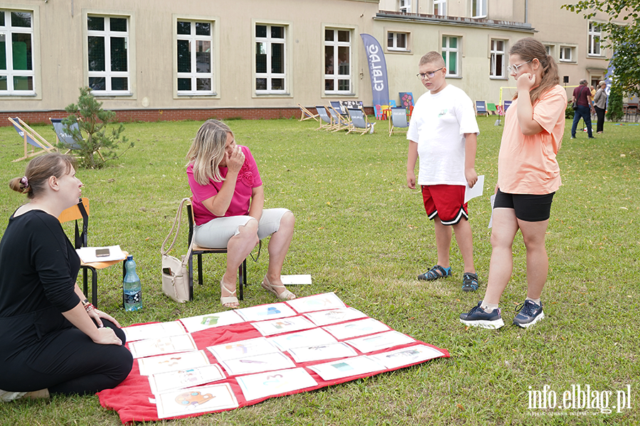 Gra w klasy, gum� i wsp�lna zabawa. Piknik na Zatorzu, fot. 17