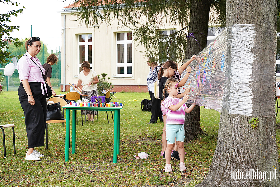 Gra w klasy, gum� i wsp�lna zabawa. Piknik na Zatorzu, fot. 29