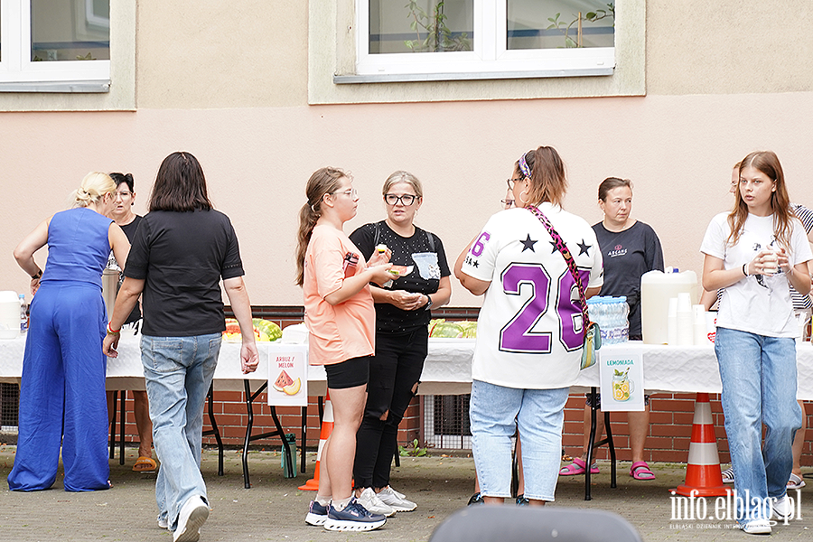 Gra w klasy, gum� i wsp�lna zabawa. Piknik na Zatorzu, fot. 30