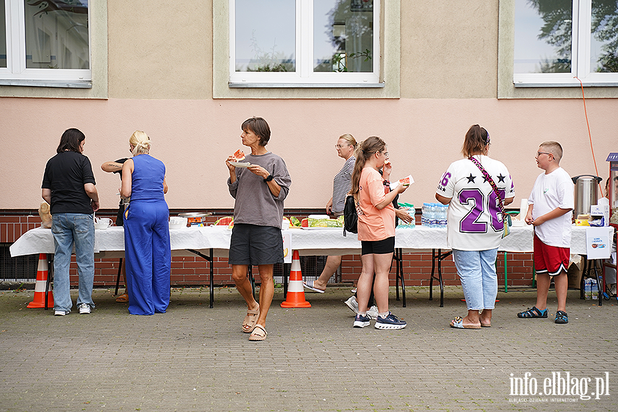 Gra w klasy, gum� i wsp�lna zabawa. Piknik na Zatorzu, fot. 32