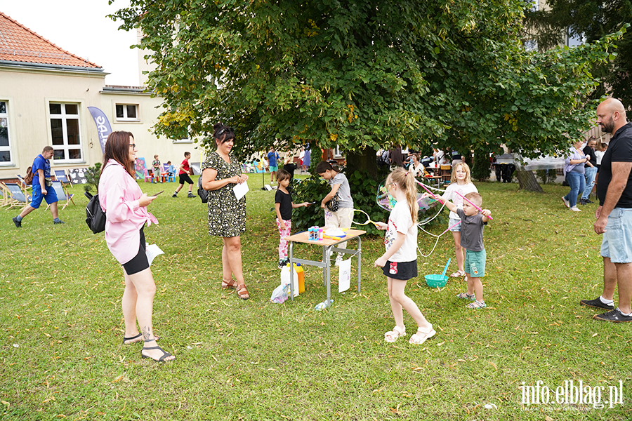 Gra w klasy, gum� i wsp�lna zabawa. Piknik na Zatorzu, fot. 34