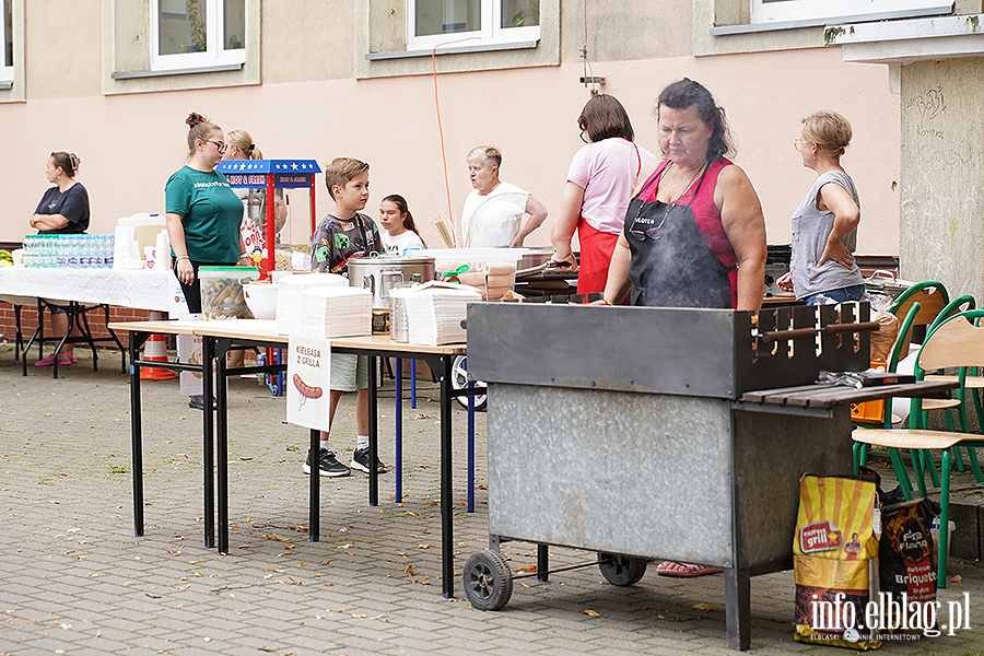 Gra w klasy, gum� i wsp�lna zabawa. Piknik na Zatorzu, fot. 39