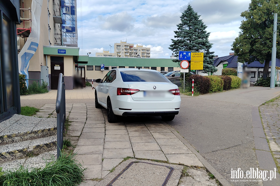 Mistrzowie Parkowania w Elbl�gu (cz�� 506), fot. 12