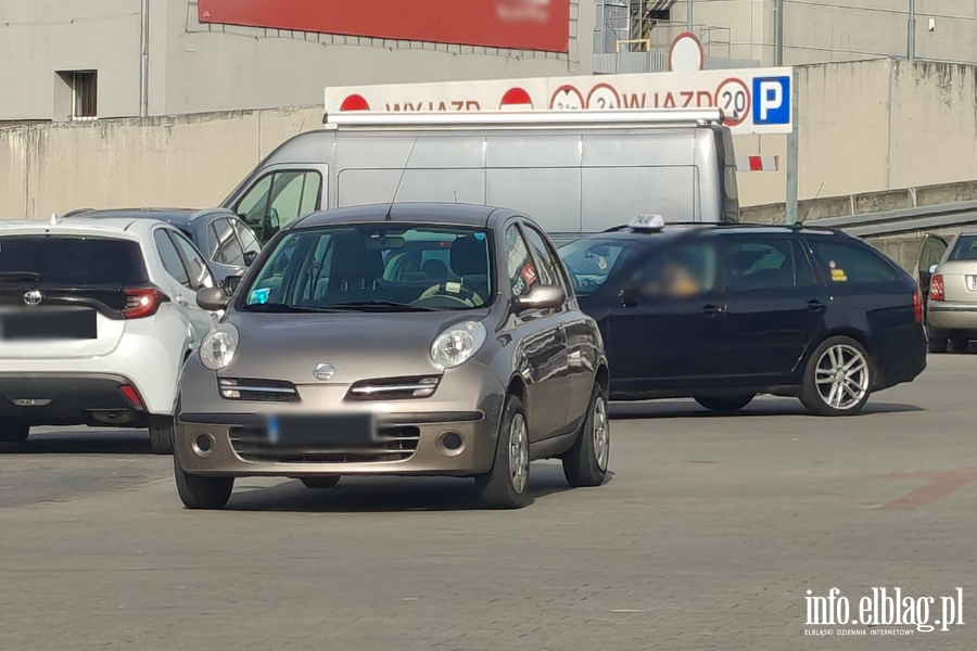 Mistrzowie Parkowania w Elbl�gu (cz�� 506), fot. 7