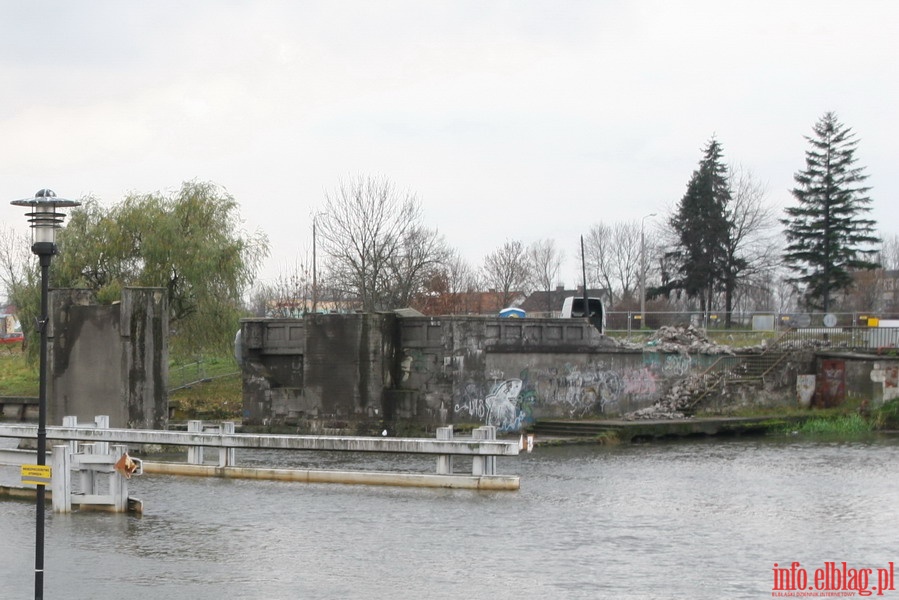 Rozbirka kadki na rzece Elblg wzdu ul. Mostowej, fot. 2