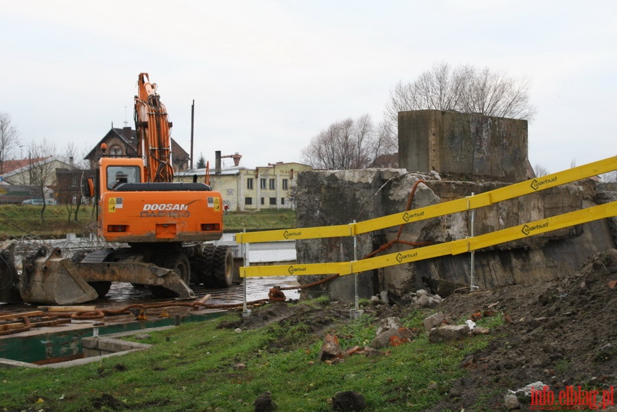 Rozbirka kadki na rzece Elblg wzdu ul. Mostowej, fot. 8