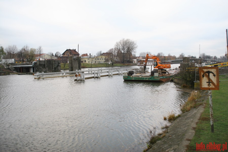 Rozbirka kadki na rzece Elblg wzdu ul. Mostowej, fot. 9