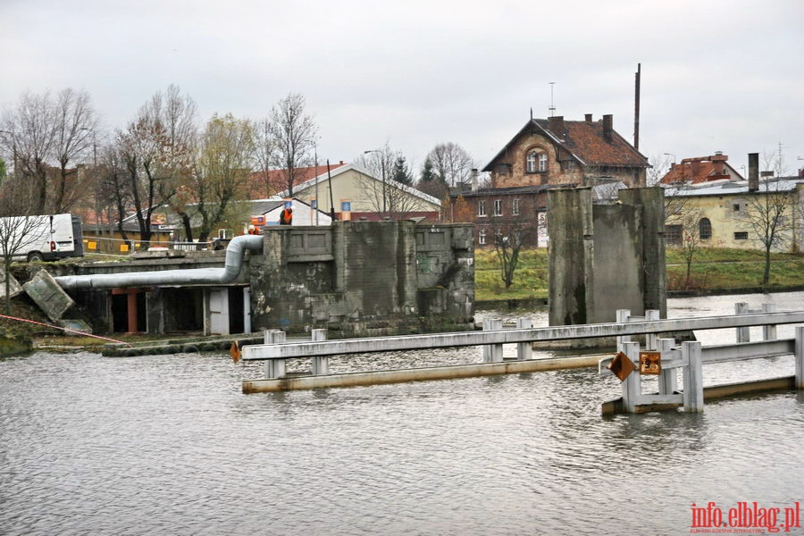 Rozbirka kadki na rzece Elblg wzdu ul. Mostowej, fot. 10