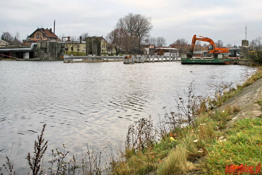 Rozbirka kadki na rzece Elblg wzdu ul. Mostowej, fot. 12