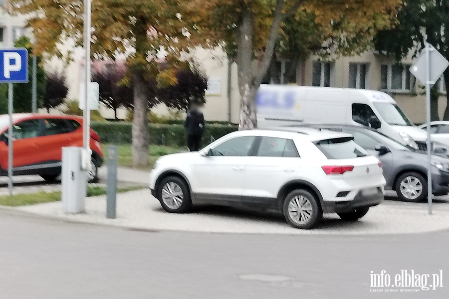 Mistrzowie Parkowania w Elbl�gu (cz�� 518), fot. 2