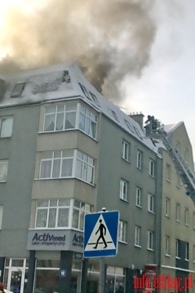 Poar poddasza w budynku mieszkalnym przy ul. Bauckiego, fot. 1