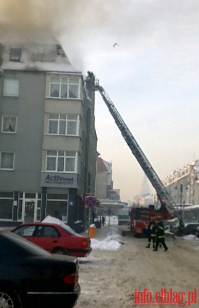 Pożar poddasza w budynku mieszkalnym przy ul. Bałuckiego, fot. 2