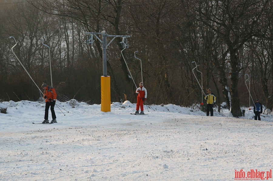 Pierwszy dzień funkcjonowania nowego wyciągu narciarskiego na Górze Chrobrego, fot. 14