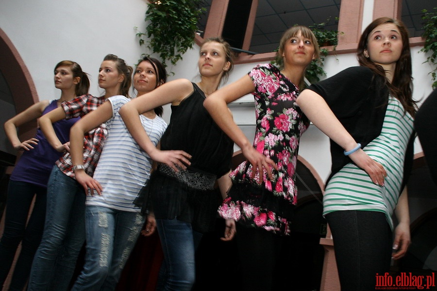 Prezentacja kandydatek oraz przygotowania do finau wyborw Miss Polski Ziemi Elblskiej 2011, fot. 33