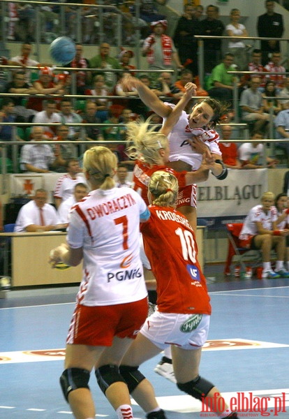 Pierwszy mecz play-off o awans do Mistrzstw Świata 2011 w piłce ręcznej kobiet: Polska - Dania 16-23, fot. 12