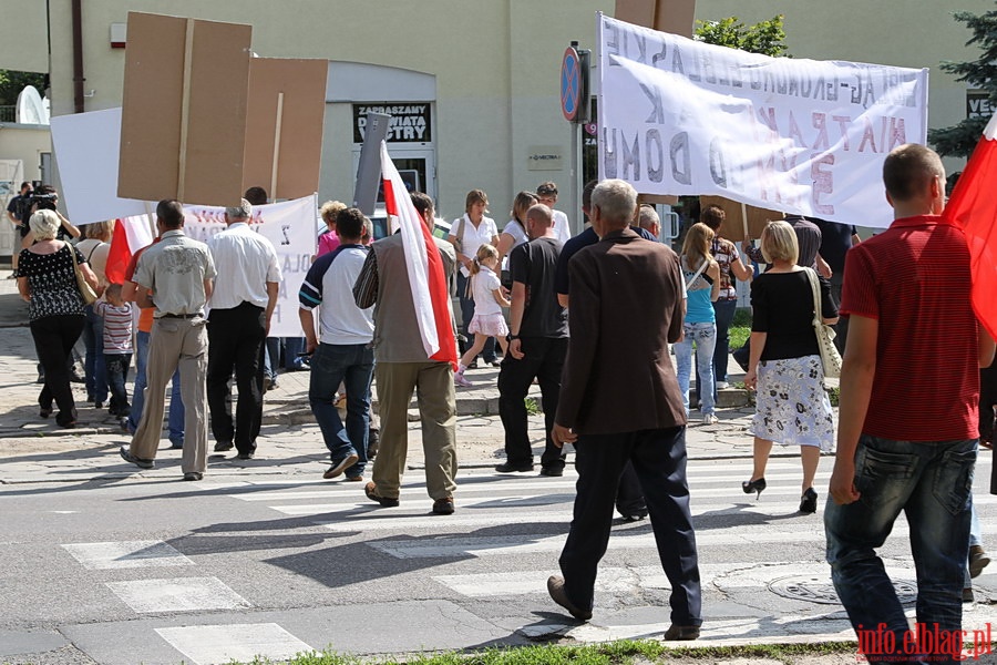 Manifestacja pod siedzib Urzdu Gminy Elblg przeciwko planowanej budowie siowni wiatrowych w Janowie, fot. 2