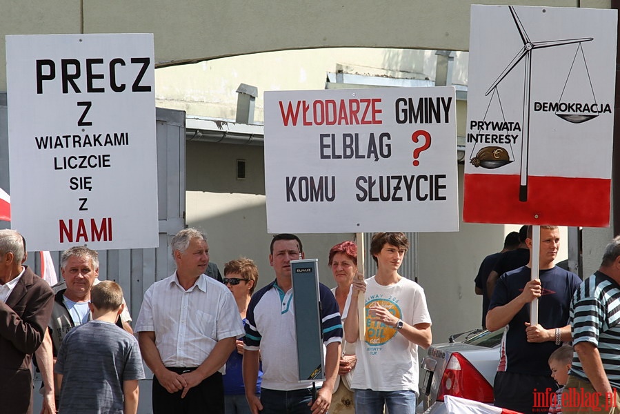 Manifestacja pod siedzib Urzdu Gminy Elblg przeciwko planowanej budowie siowni wiatrowych w Janowie, fot. 3