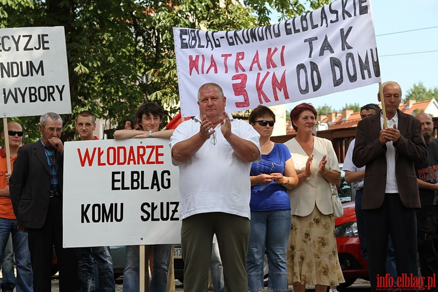 Manifestacja pod siedzib Urzdu Gminy Elblg przeciwko planowanej budowie siowni wiatrowych w Janowie, fot. 14