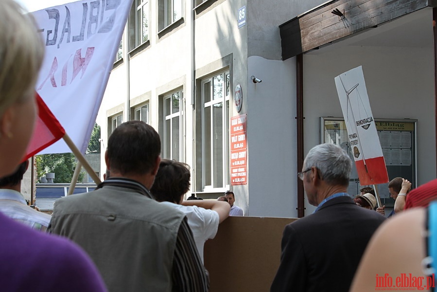 Manifestacja pod siedzib Urzdu Gminy Elblg przeciwko planowanej budowie siowni wiatrowych w Janowie, fot. 16