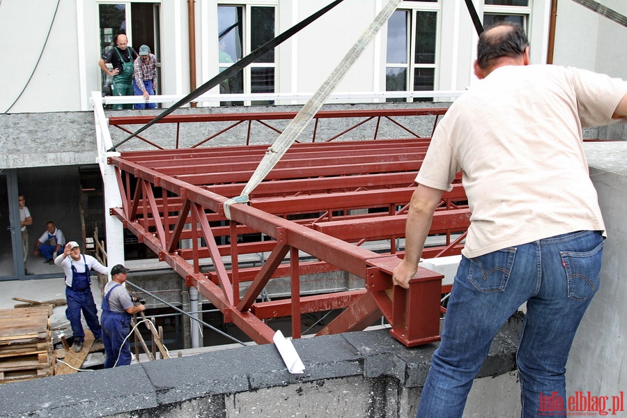 Budowa Hotelu ELBLG na Starym Miecie - monta konstrukcji dachu nad dziedzicem, fot. 4