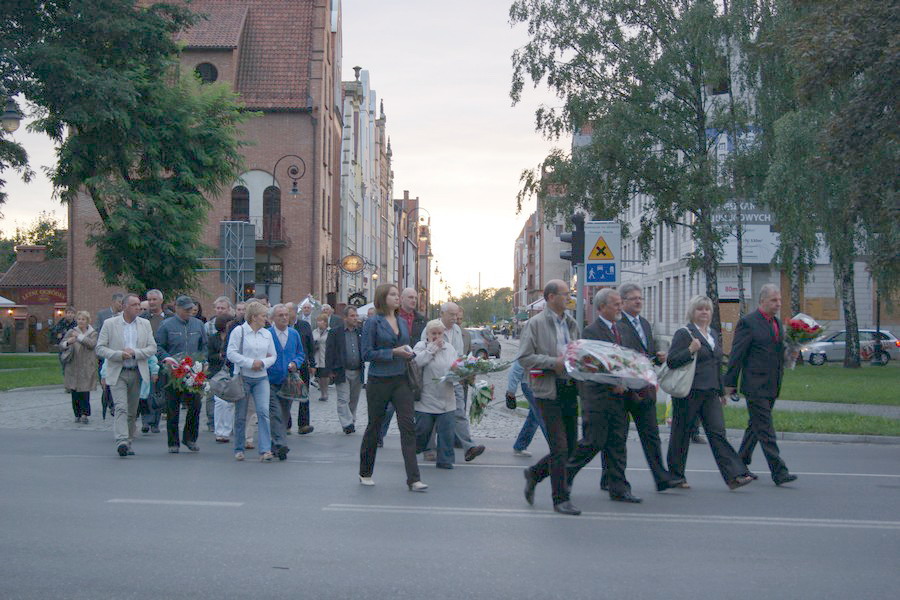 Obchody Solidarnoci przed Pomnikiem Ofiar Grudnia 1970, fot. 1